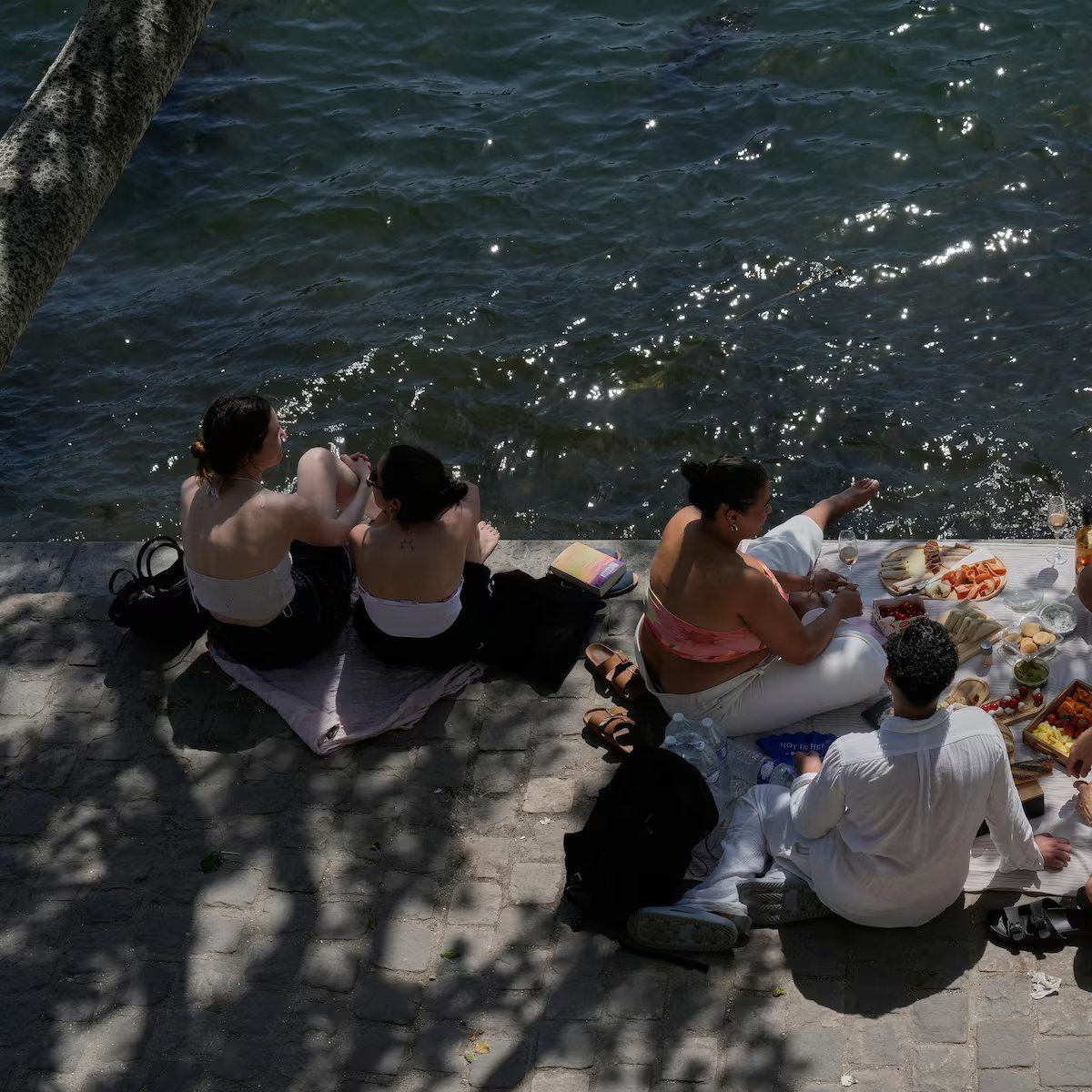 Canícula precoce em Paris — fonte do Trocadéro