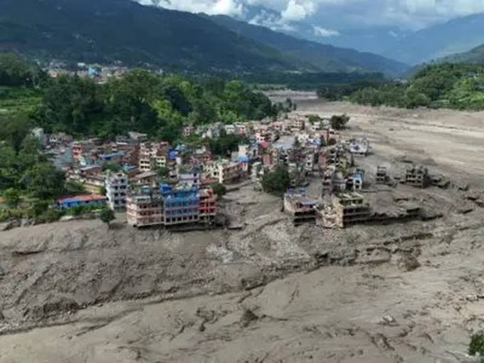 Inundações no Nepal: 384 turistas desaparecidos e um balanço que muda a cada hora