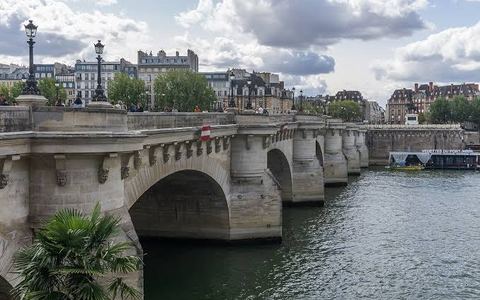 La Caverne du Pont-Neuf · JR