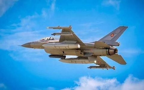Caça F-16 romeno