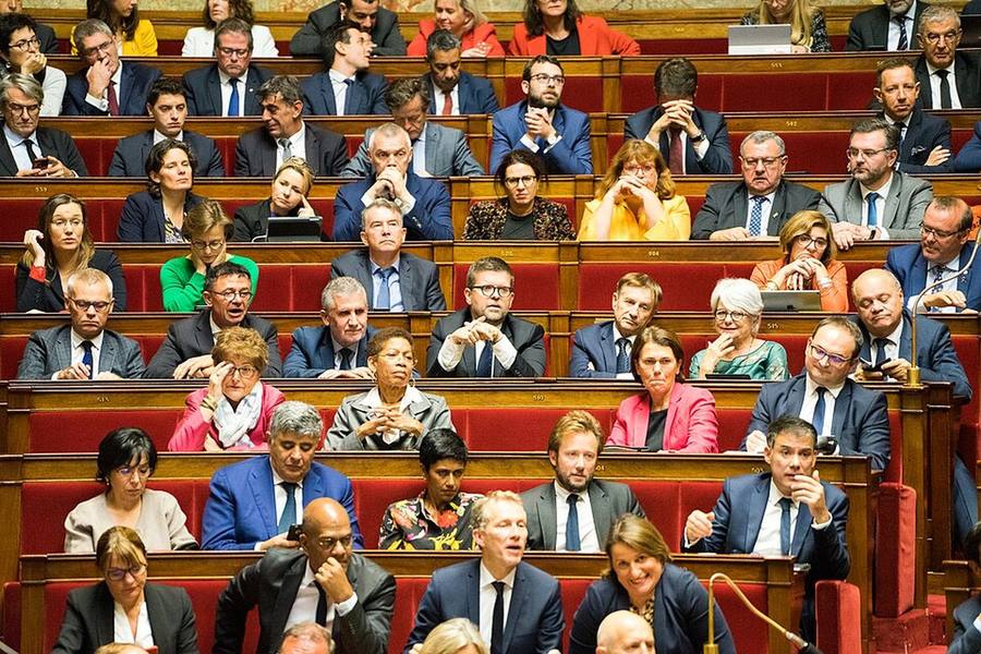 Ajudas sociais e estrangeiros: o que propõe o plano de "délai de carence" no orç