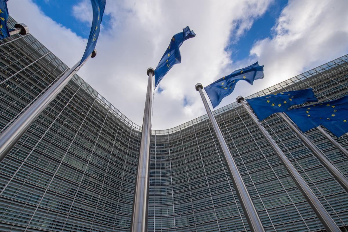 Bandeiras europeias diante do Berlaymont, em Bruxelas