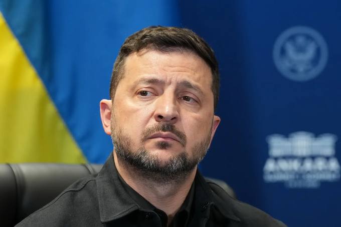 Zelensky faz alerta inédito às companhias aéreas sobre o espaço aéreo russo