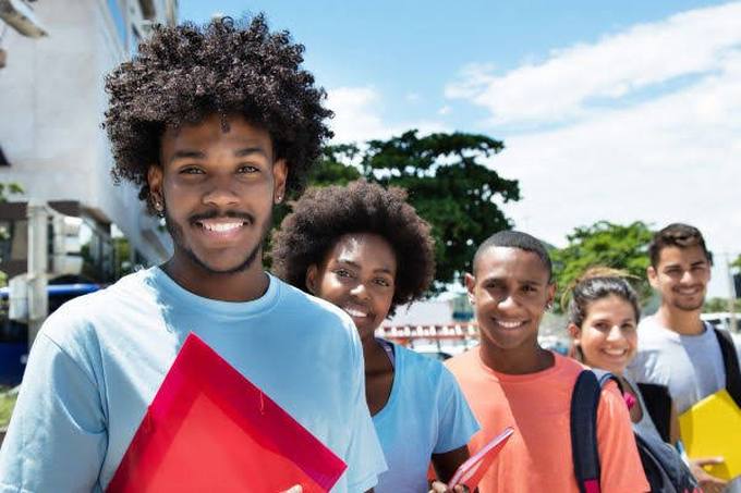 A conta que não fecha: França corta auxílio-moradia de estudantes estrangeiros